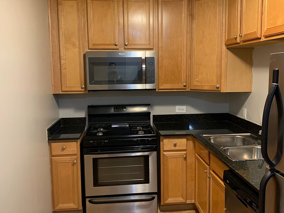 1st image of 4600.1 N Clarendon Ave #1