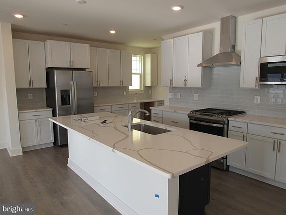 3rd image of 20457 Blue Point Dr #28