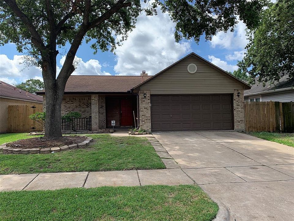1st image of 2017 Hickory Glen Dr