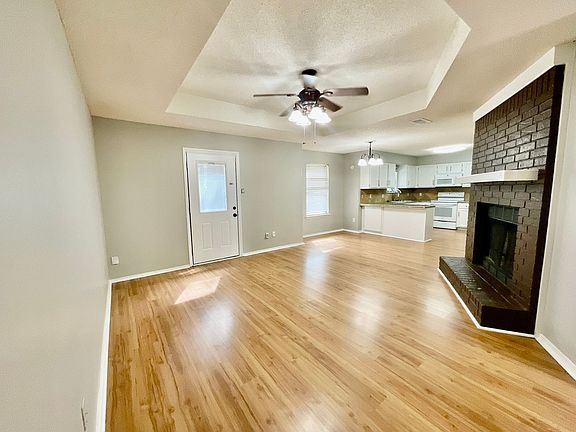 2nd image of 1911 Mesquite Cir