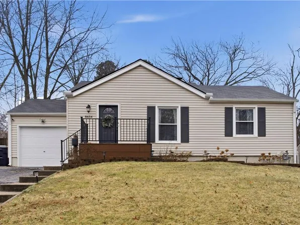 8654 Sleepy Hollow Rd, Kansas City, MO 64114