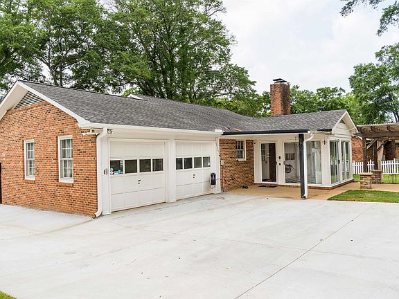 2nd image of 108 Ridgeway Rd