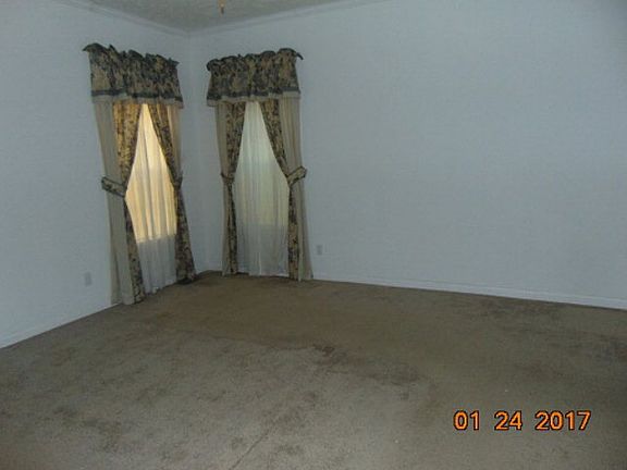 4th image of 28 Pinecrest Ln
