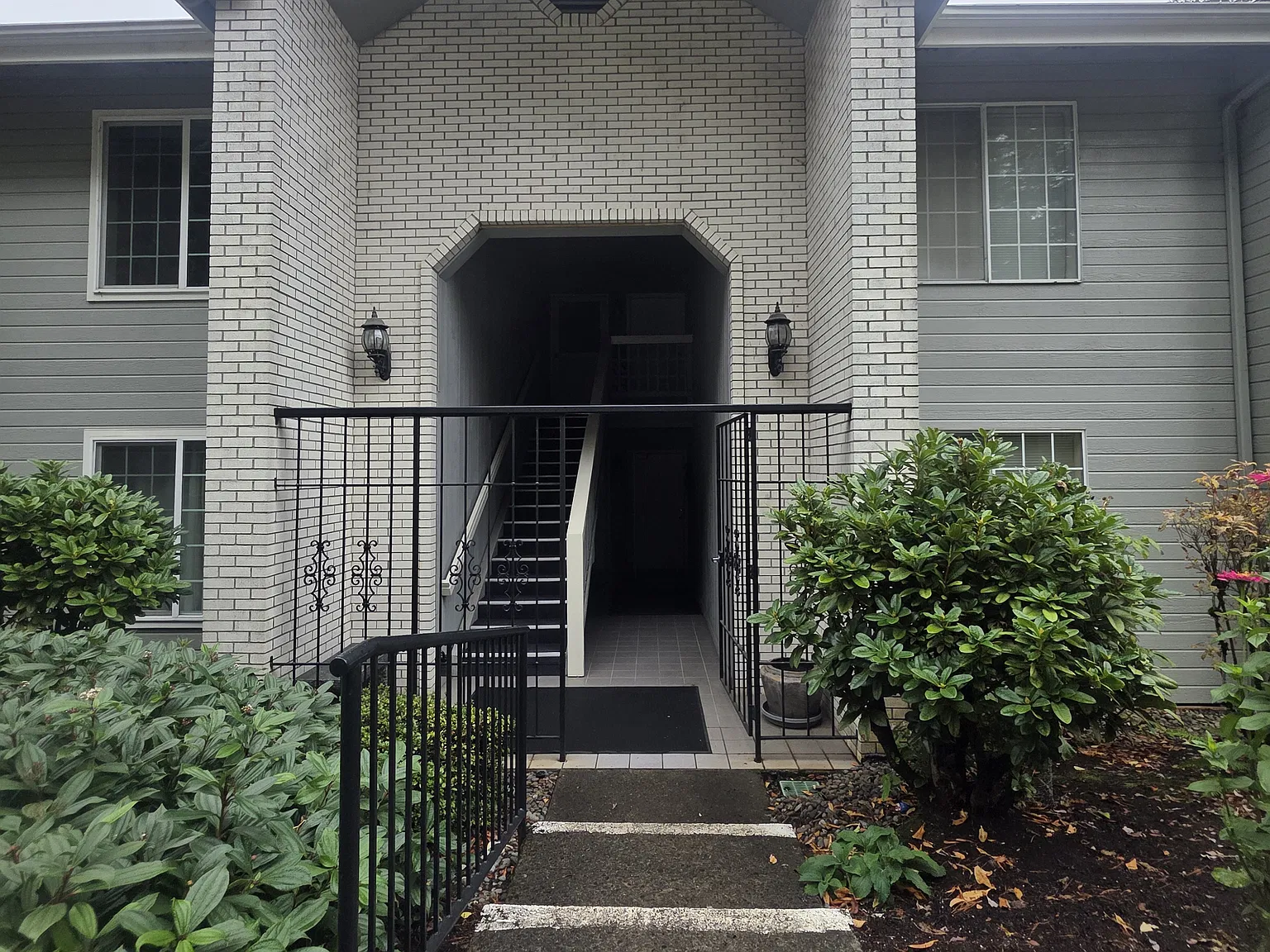 2 bed, 1359 sqft, $1,895 — Photo 1