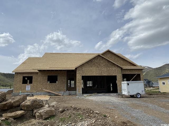 1st image of 260 Lakeview Dr