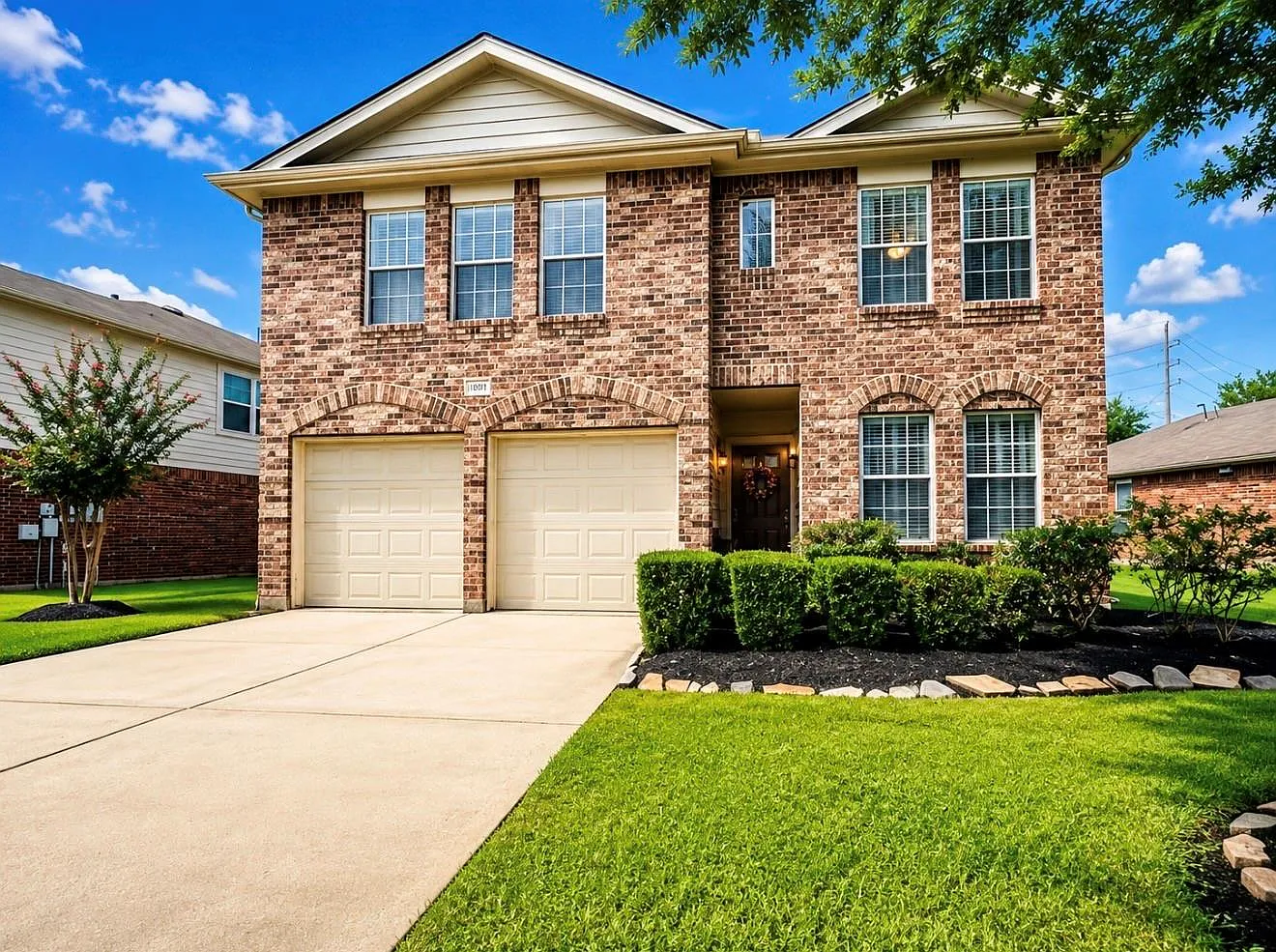 4 bed, 2.5 bath, 2560 sqft, $2,200 — Photo 3