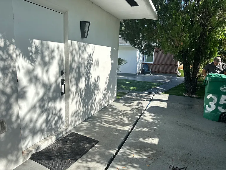 35 SW 6th St #2 — Photo 8
