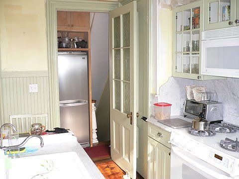 3rd image of 185 Saint James Pl