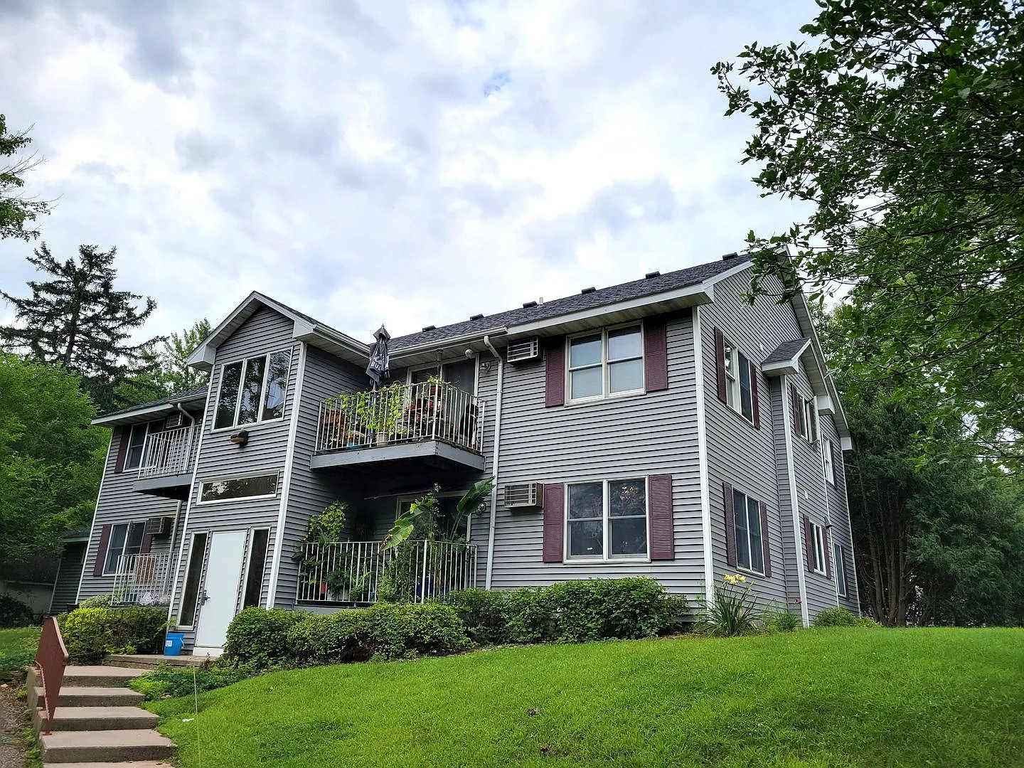 120 Lewis St — Photo 4