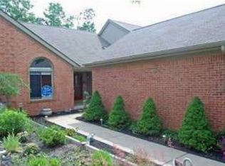 1023 Pinewood Ct, Brighton, MI