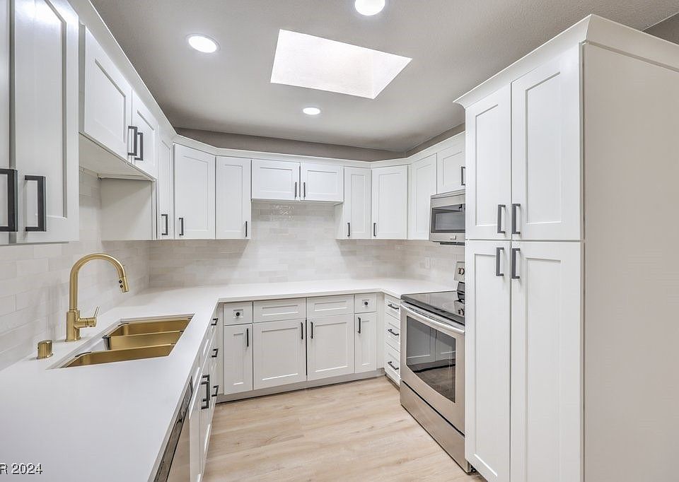 1st image of 2772 Heritage Ct