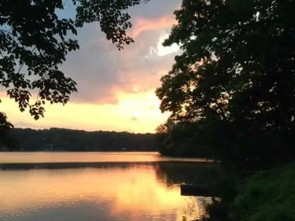 7 Caruso Dr, Watertown, CT 06795