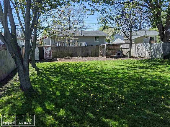 2nd image of 810 Saint James St