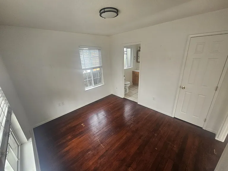 908 Pacific St — Photo 11