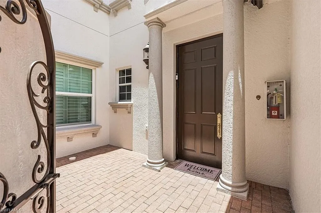 3 bed, 3.0 bath, 2512 sqft, $9,000 — Photo 2