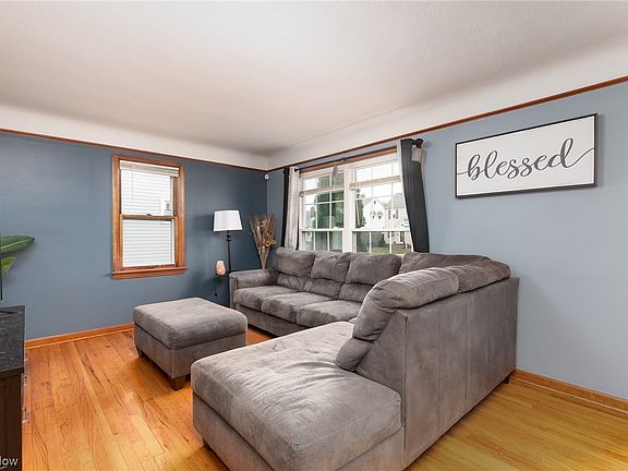 4th image of 2823 Lincoln Ave