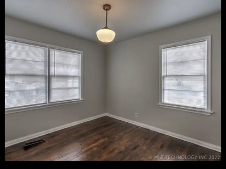 925 E Thompson Ave — Photo 11