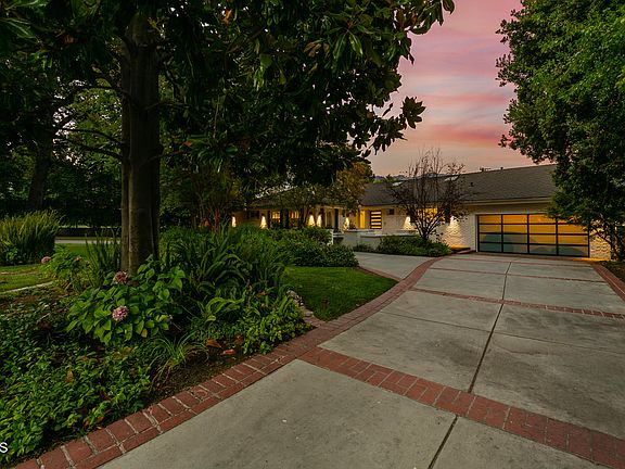 3rd image of 4636 Vineta Ave