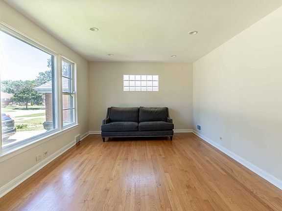3rd image of 1635 Downing Ave