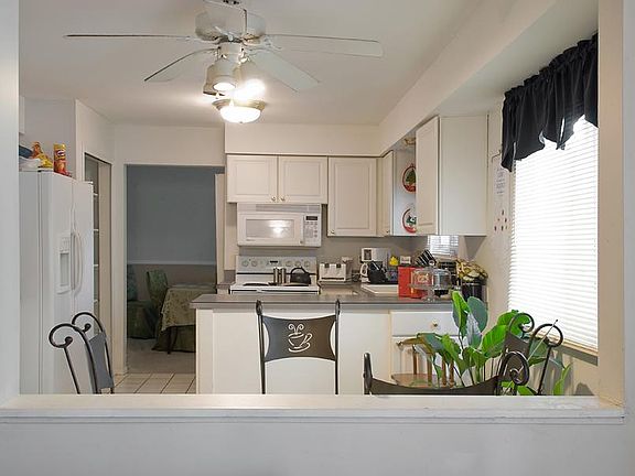 4th image of 2716 Wareing Dr