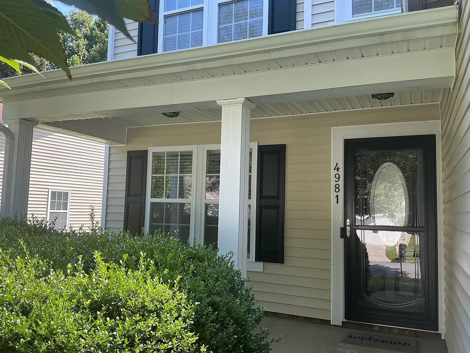 4 bed, 2.5 bath, 1940 sqft, $2,065 — Photo 2