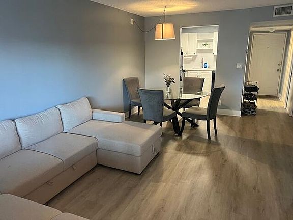 4th image of 9440 SW 8th St APT 417