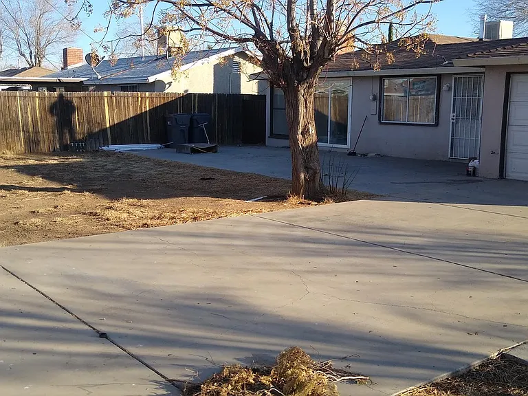 1131 E Avenue R5 — Photo 1