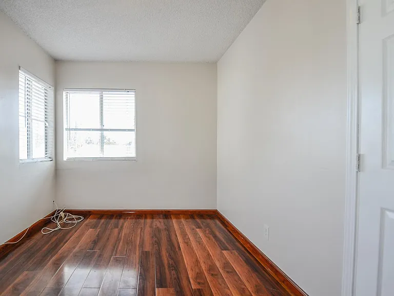641 Loranne Ave — Photo 4
