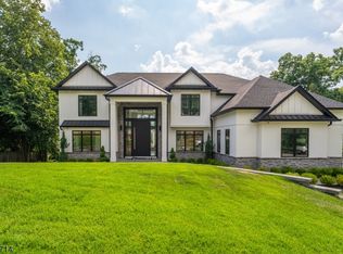 58 Toms Lake Rd, Wayne, NJ 07470