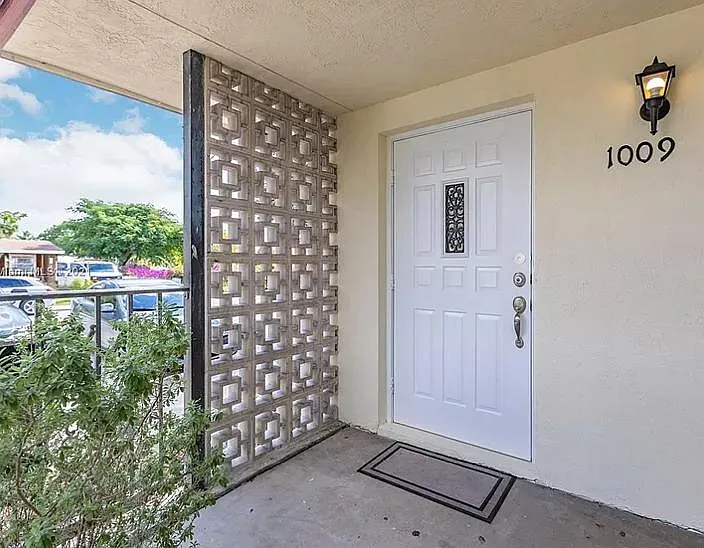 2 bed, 1077 sqft, $2,600 — Photo 2