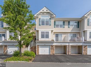 1056 Shadowlawn Dr #700, Green Brook, NJ 08812