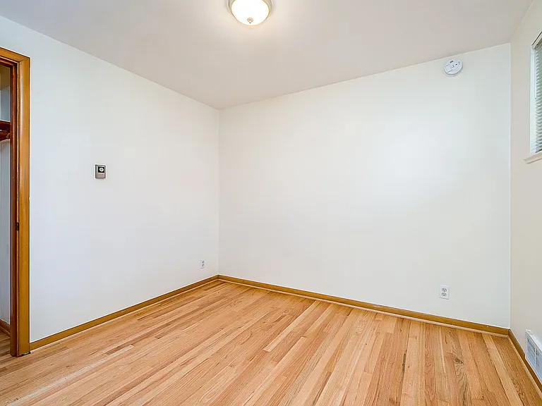 2707 Franklin Ave E — Photo 25