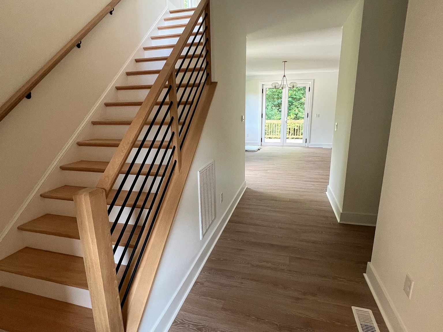 3 bed, 2.5 bath, 1800 sqft, $2,700 — Photo 2