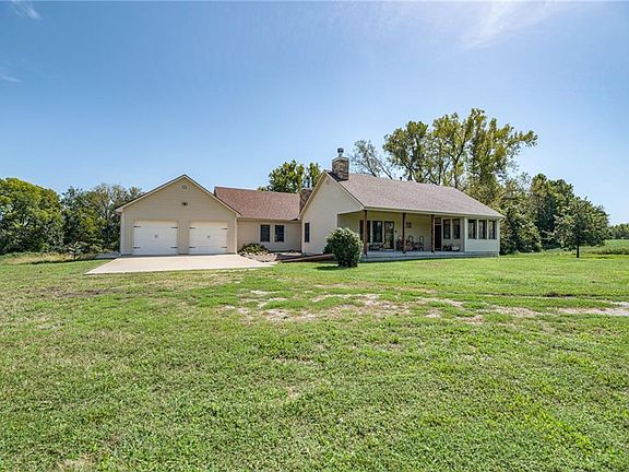 4th image of 25205 E Blue Mills Rd