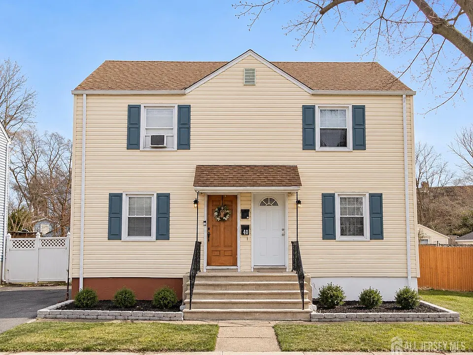 38 Macarthur Dr