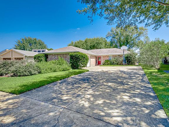 2nd image of 1910 Arcadia Dr