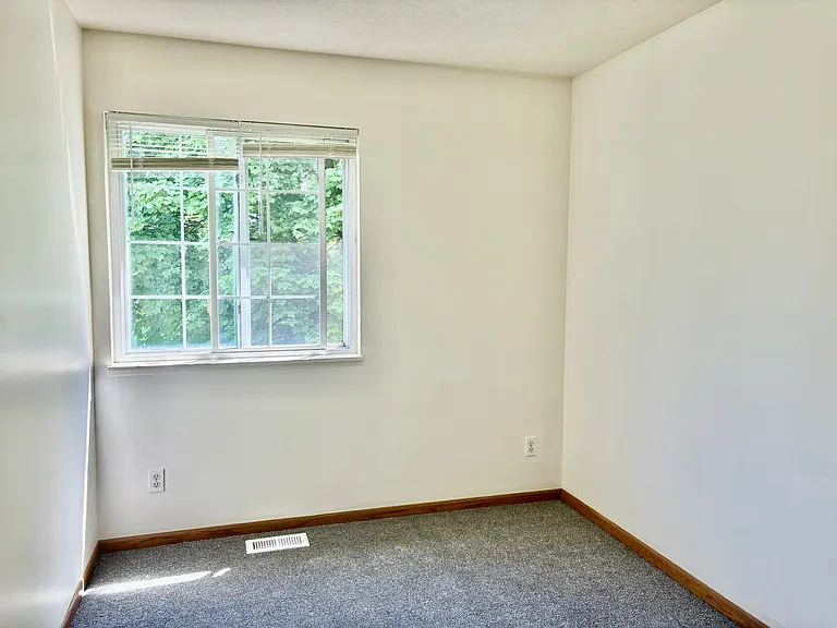 1041 E 16th St #204 — Photo 5