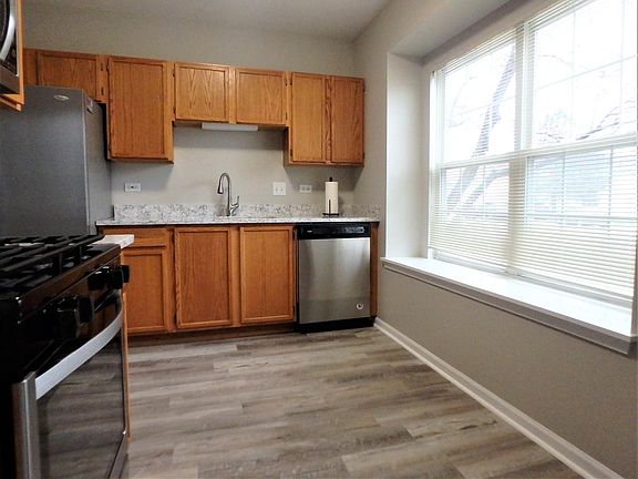 5th image of 1174 N Village Dr