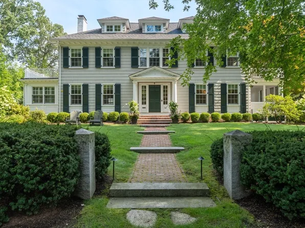 32 Arlington Rd, Wellesley, MA 02481