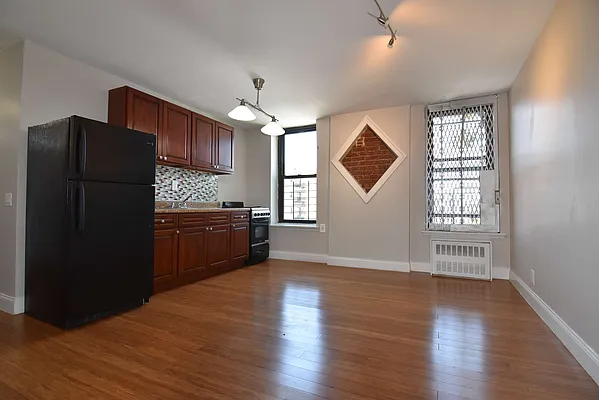 Rented by Zuz Realty | media 40