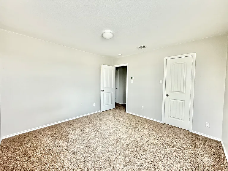 251 Cyrus St — Photo 33