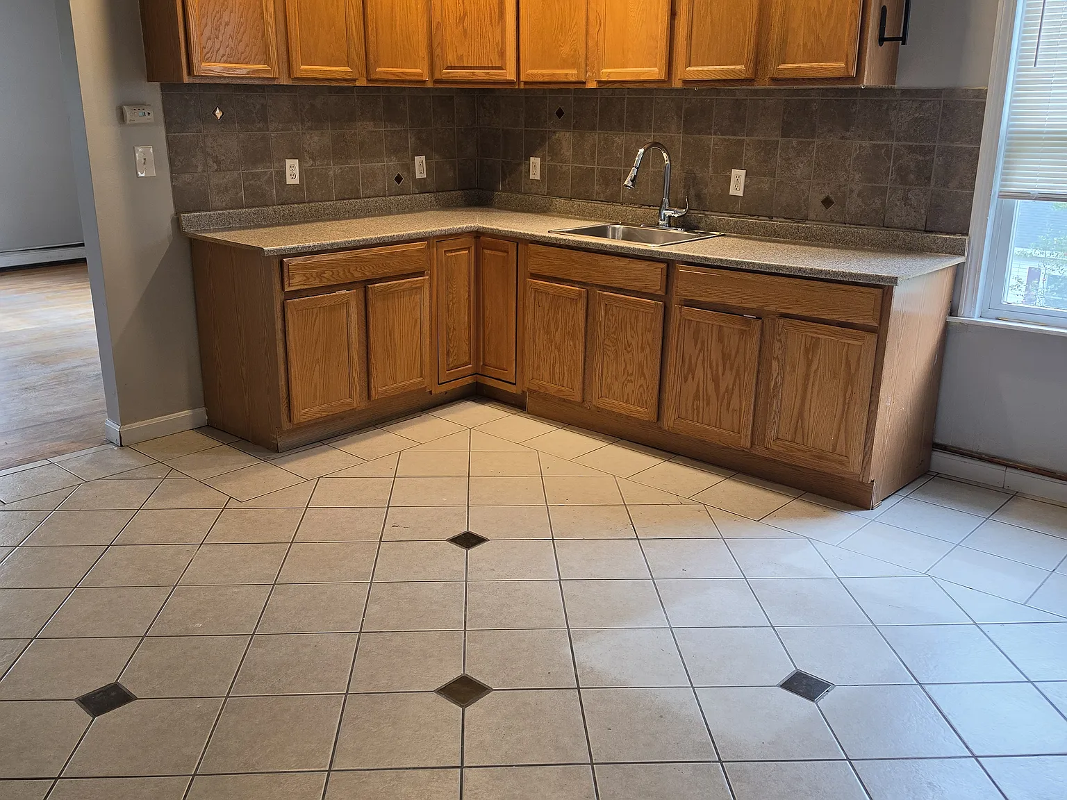 3 bed, 1225 sqft, $2,200 — Photo 3