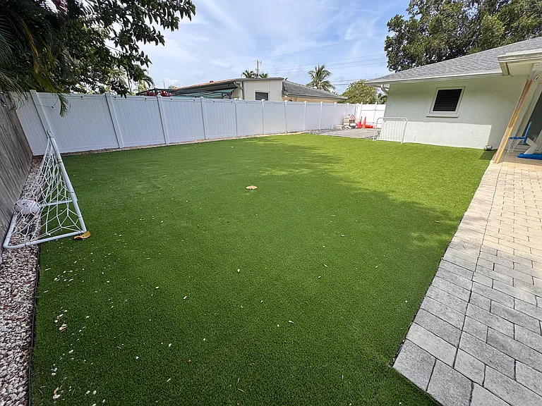 616 E Conference Dr — Photo 18