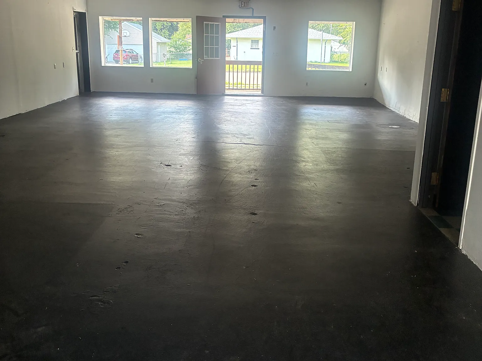 2706 W Jolly Rd — Photo 2