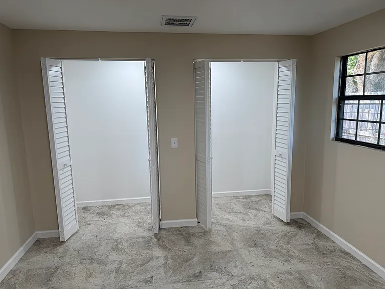 10715 N Dixon Ave — Photo 6