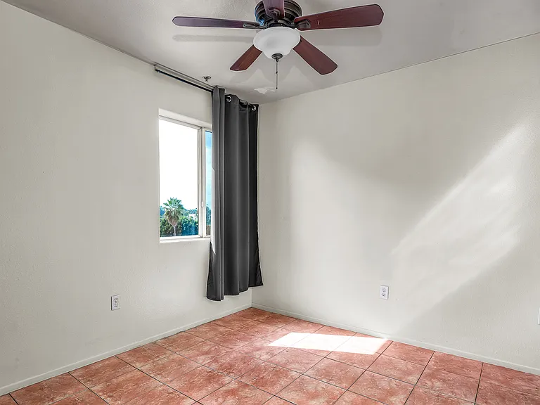 5231 Huntington Dr N #4 — Photo 8