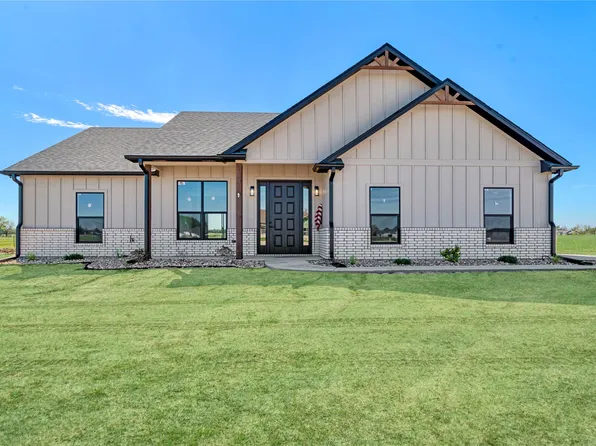 201 Private Road 33083, Sumner, TX 75486