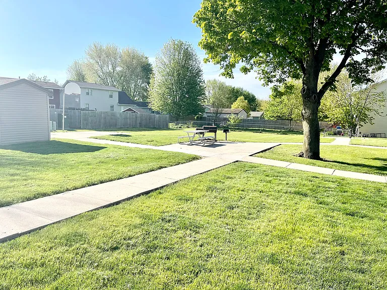 1220 Hardin Dr — Photo 3