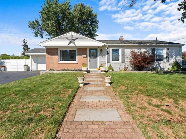 36 Woodbine St E, Riverside, RI 02915