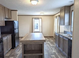 39191 Island Dr, New Boston, MI 48164